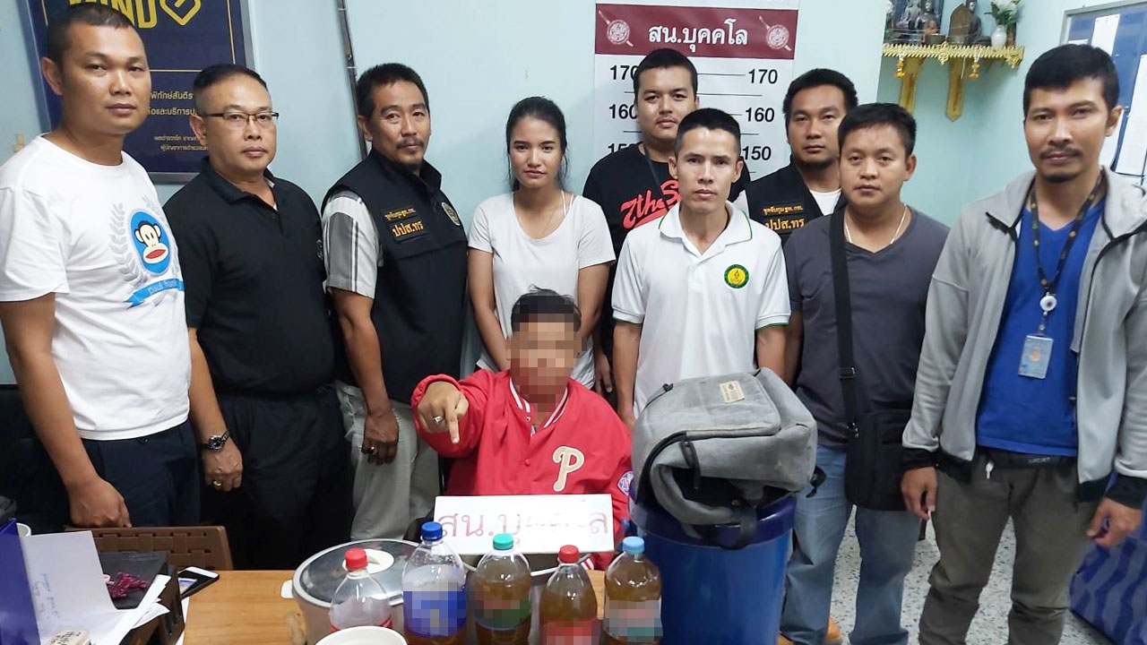 ล็อกคาแฟลตทหารเรือ จ่าตรีหญิงเล่นยาไอซ์ ซดน้ำท่อม รับเสพจริง