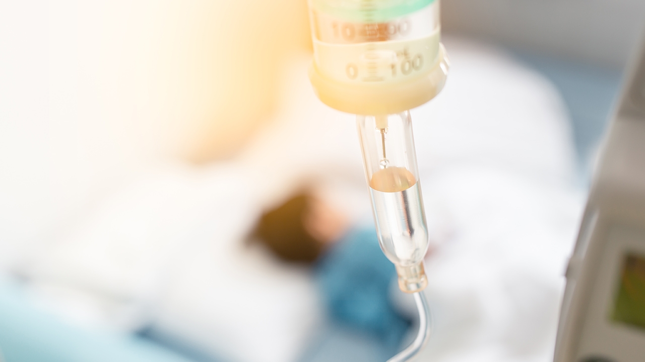 เด็ก 2 ขวบถูกแกล้งด้วยเพื่อนวัยเดียวกัน ใบหน้าฟกช้ำตาปูดบวม รอยเต็มตัว