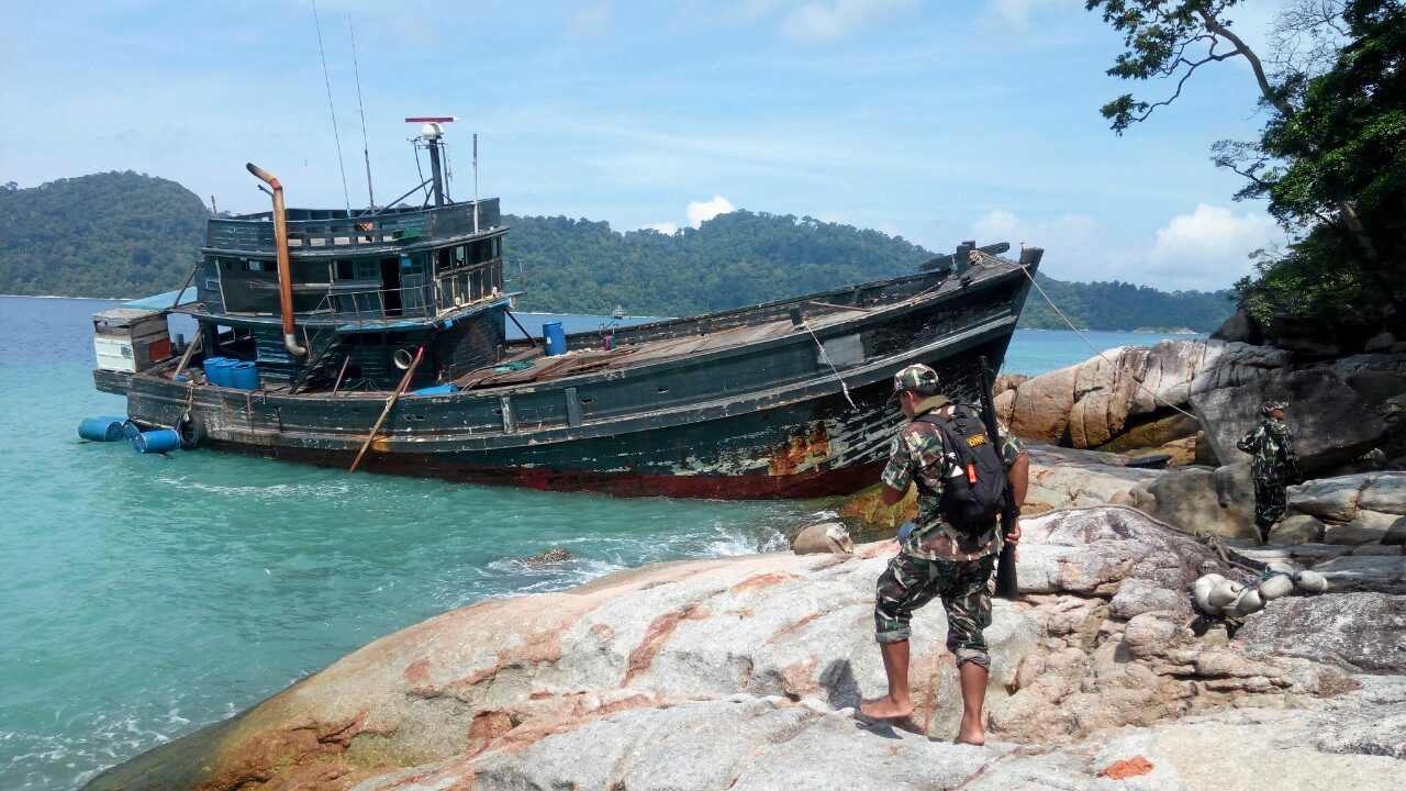 ส่อนำเข้า "65โรฮีนจา" เรือเกยตื้นที่สตูล จ่อหมายจับค้ามนุษย์ 