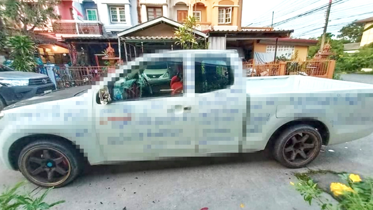 จับได้แฟนคุยสาวอื่น ใช้เมจิกเขียนด่ารอบรถ คู่กรณียันเข้าใจผิด