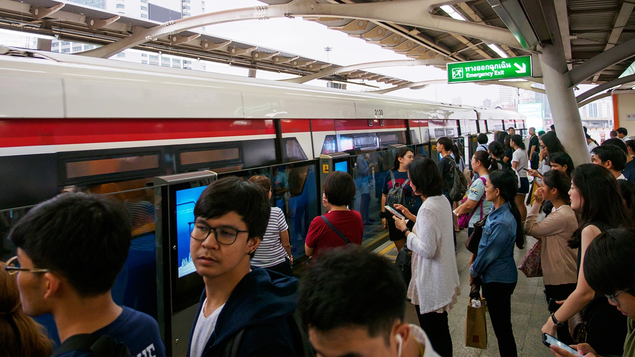 บีทีเอส จุดสับรางขัดข้องที่หมอชิต ผู้โดยสารออแน่นสถานี 