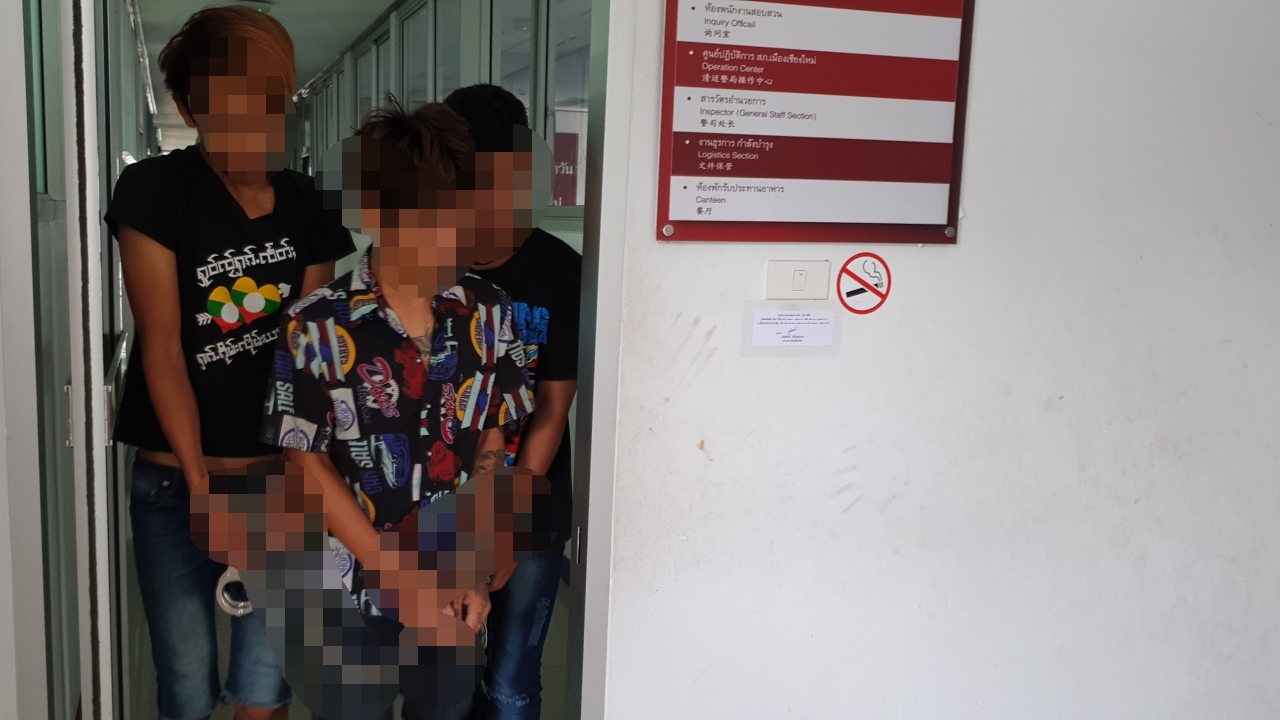 หงอยหมดท่า ตร.นำตัว 3 ผู้ต้องหา แก๊งซามูไรไทใหญ่ไปฝากขังศาลเชียงใหม่