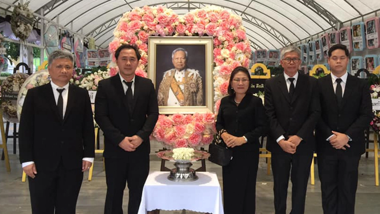 ข้าราชการระดับสูง นักธุรกิจจากสงขลา 180 ชีวิต พร้อมใจบินกราบศพป๋าเปรม
