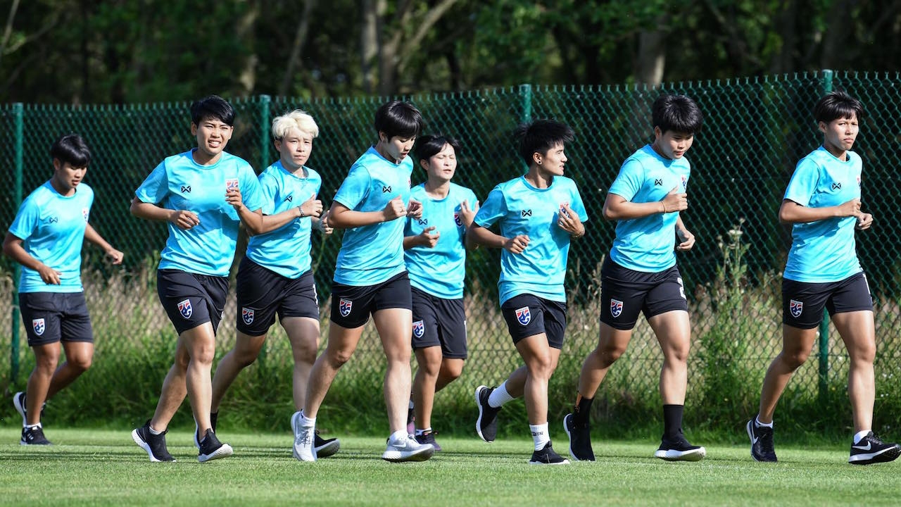 ประมวลภาพ "ชบาแก้ว" ถึงแรนส์ ฟื้นฟูร่างกายก่อนซ้อมชี้ชะตาบอลโลก