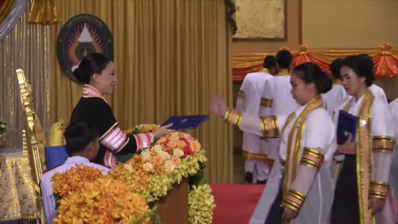 "เจ้าฟ้าพัชรกิติยาภาฯ" ทรงแย้มพระสรวลตลอดเวลา พระราชทานปริญญาบัตร ม.ราชภัฏ