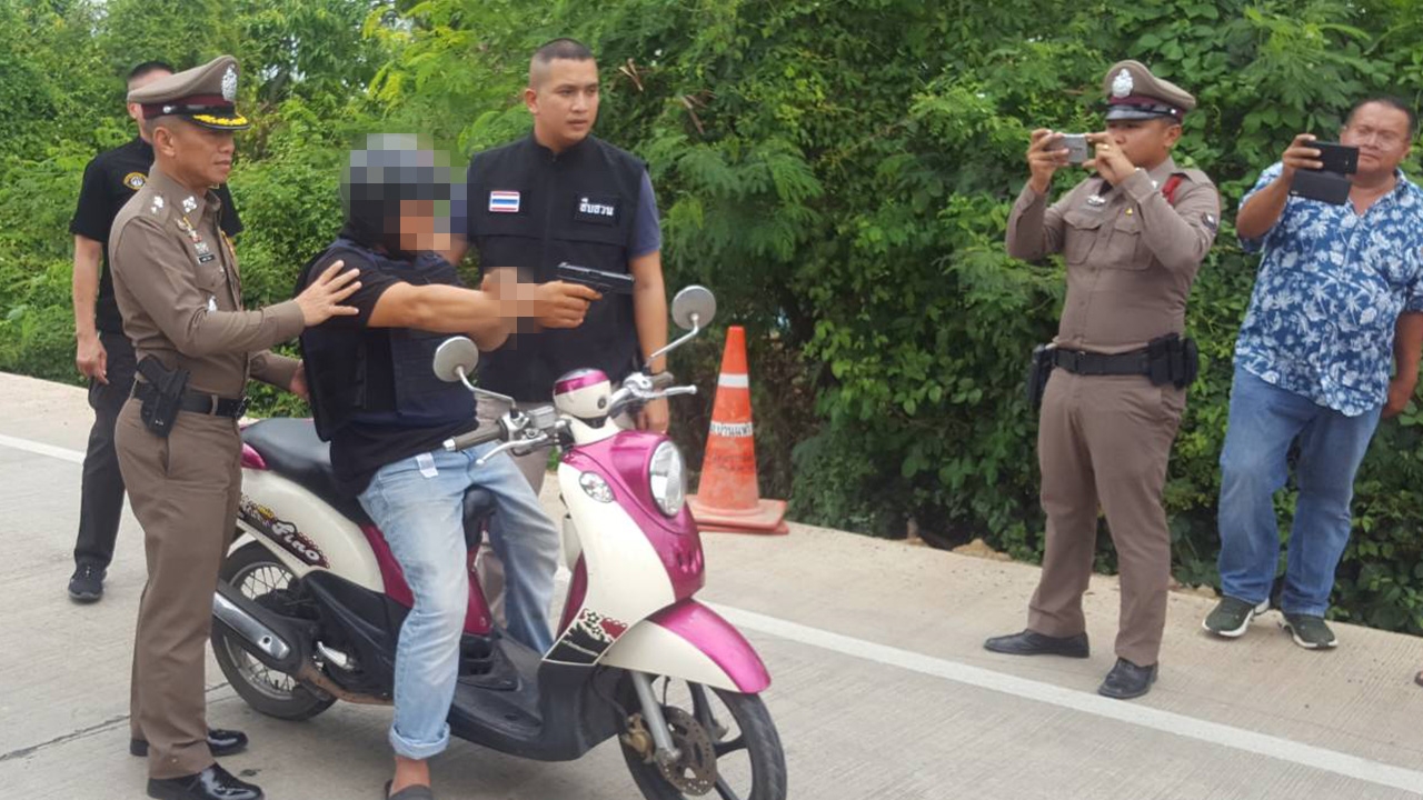 รวบมือปืนโหด รัวหนุ่มโรงงานร่างพรุนดับสยอง ที่กระทุ่มแบน คาดปมชู้สาว