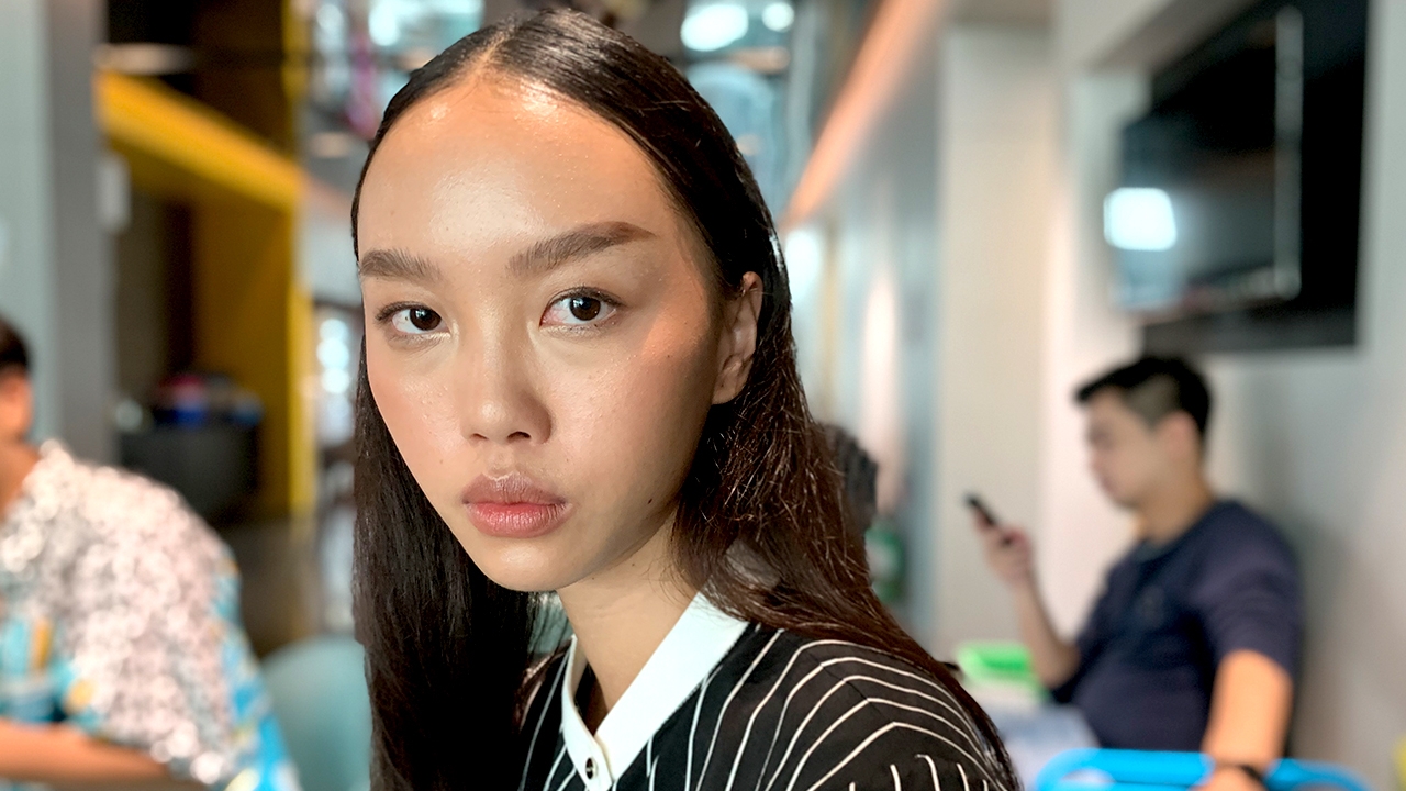 ระวังตัว กลัวโดนผลักตกรางรถไฟ แจน หวังที่โอต์กูตูร์ 