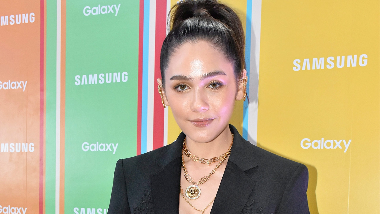 โกยเงินทะลุร้อยล้าน ชมพู่ รวยสุดขีด