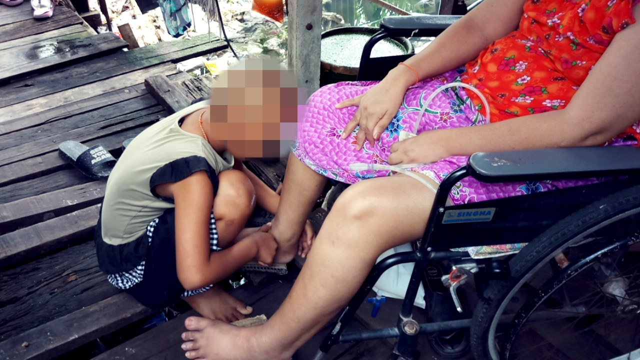 น้องโอปอ วัย 10 ขวบป่วยมะเร็งเม็ดเลือดขาว อดทนใช้ชีวิตที่เหลือดูแลตายาย