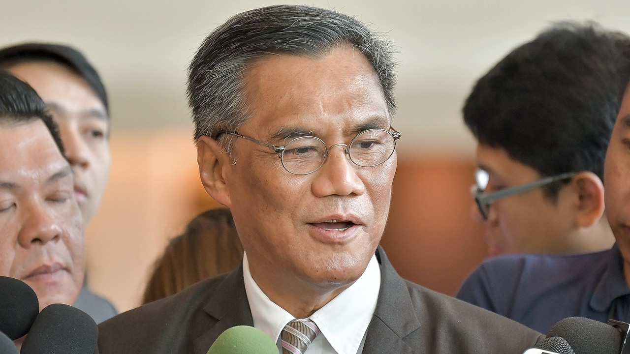 ประธาน กกต. นำทีมปลุกชาวนครปฐมใช้สิทธิเลือกตั้งซ่อม แนะคิดรอบคอบก่อนกา