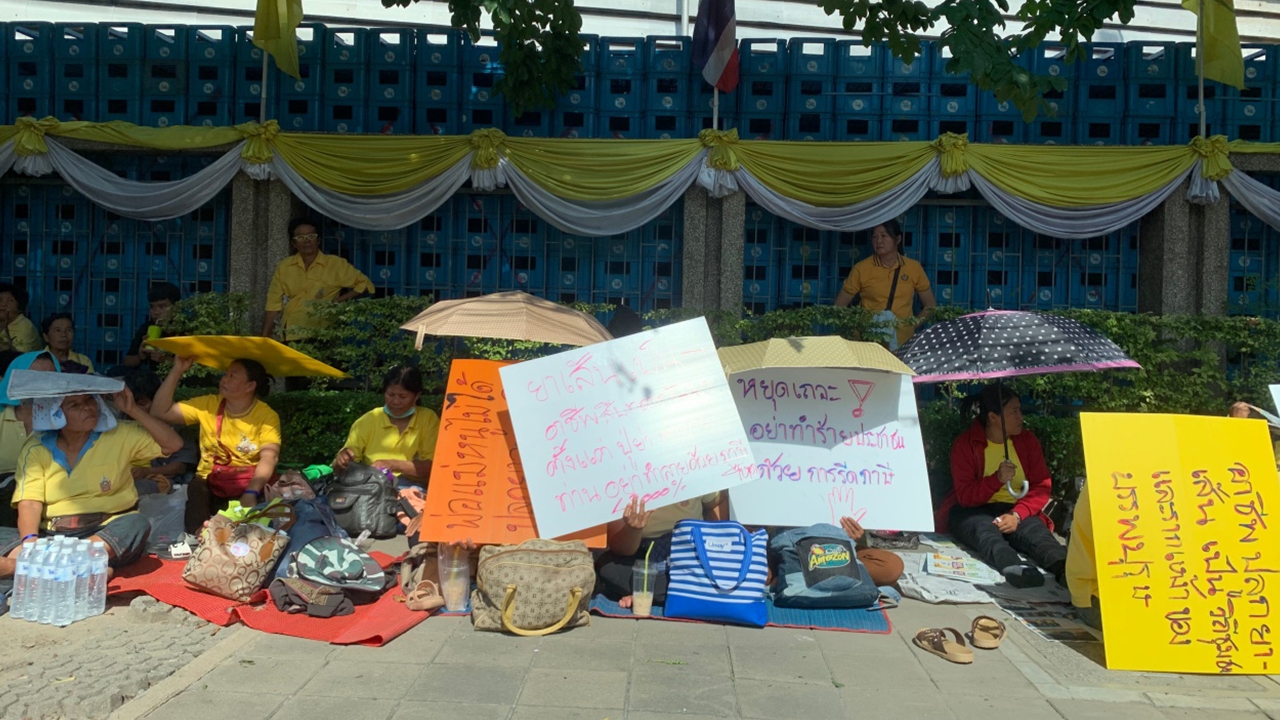 เกษตรกร ยาสูบ บุกสภาฯ จี้ให้ช่วย หลังรัฐขึ้นภาษียาเส้น 2,000% 