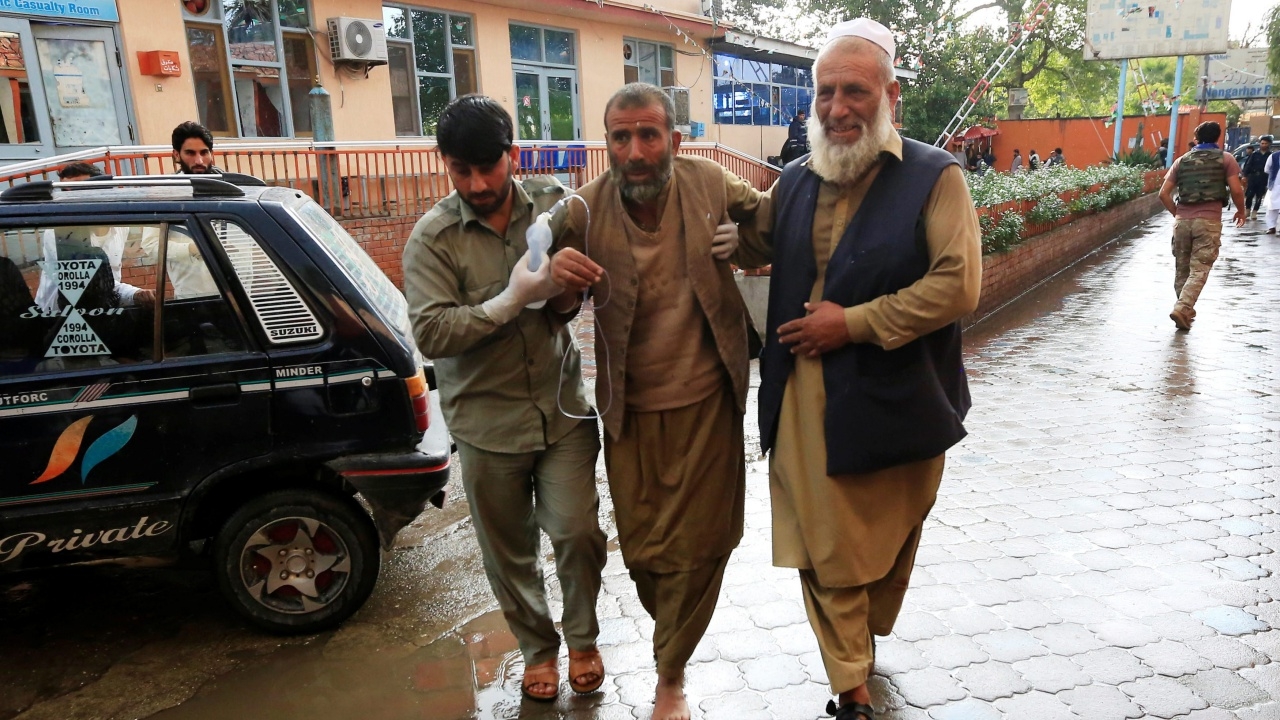 สลด กลุ่มติดอาวุธสุดเหี้ยม วางระเบิดถล่มมัสยิดอัฟกานิสถาน ดับแล้ว 62 