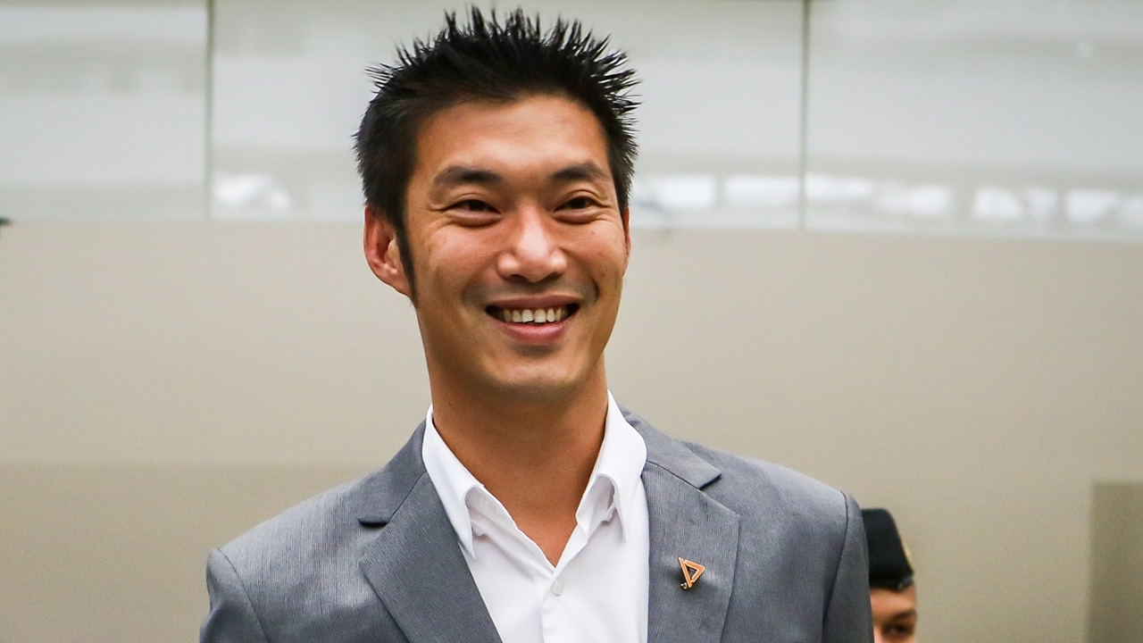 "ธนาธร" ขออภัย "ทักษิณ" หลุดพาดพิงถึงในศาล ยอมรับ ไม่เหมาะสม