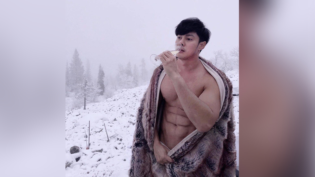 แมน การิน อวดซิกซ์แพ็กป้ายแดง พร้อมแคปชั่นแซ่บๆ ช่วยทำให้หายแข็งหน่อย