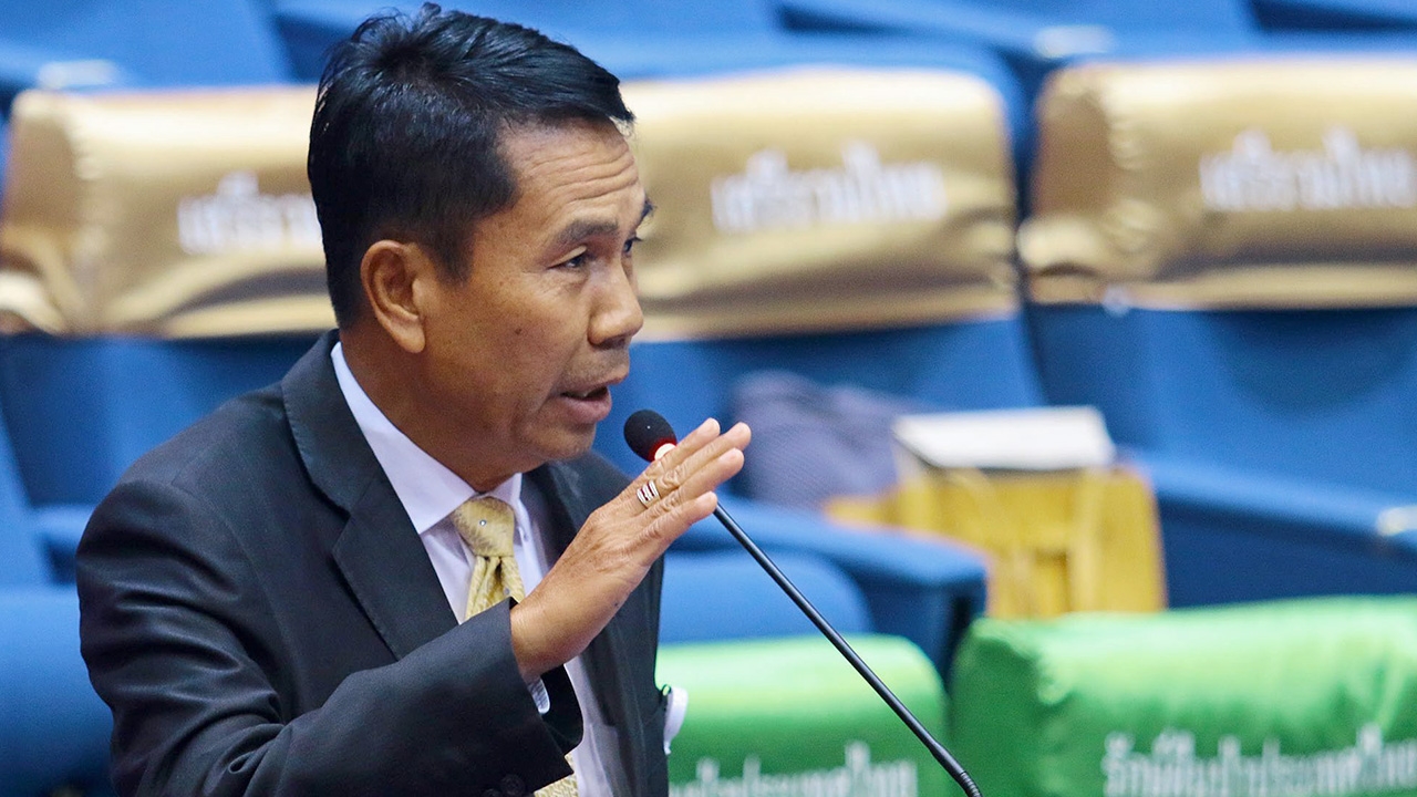 เพื่อไทยจัดทัพอภิปราย จ่อยื่นศาลรัฐธรรมนูญตีความปมรัฐมนตรีโหวต พ.ร.บ.งบ