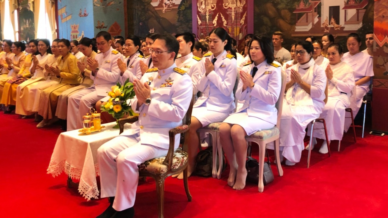 สถานทูตไทยในสวิตฯ ทำบุญตักบาตร น้อมรำลึก วันคล้ายวันสวรรคต ร.9