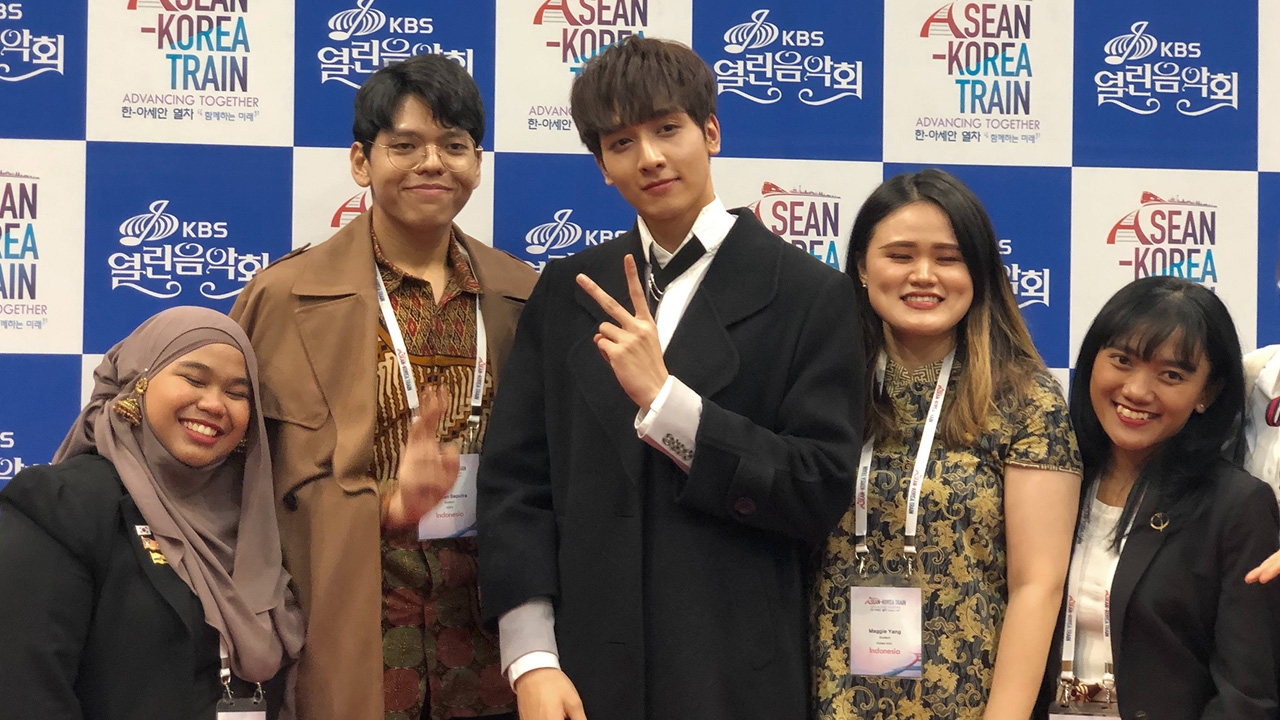 "พีค กองทัพ" สุดฮอต ทำสาวๆ กรี๊ด ร่วมงานคอนเสิร์ต Asean-Korea Train 