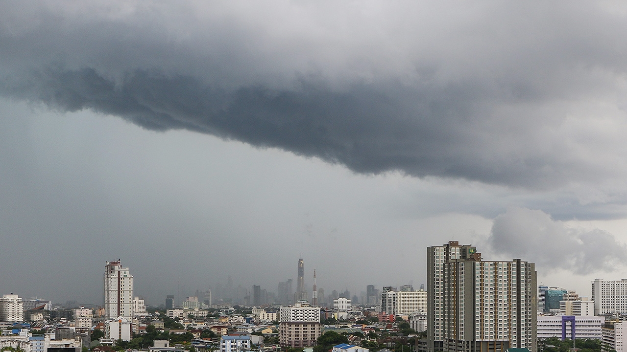 เตือน 13-15 ต.ค. สภาพอากาศแปรปรวน ทั่วไทยเจอฝนตกหนัก ลมกระโชกแรง