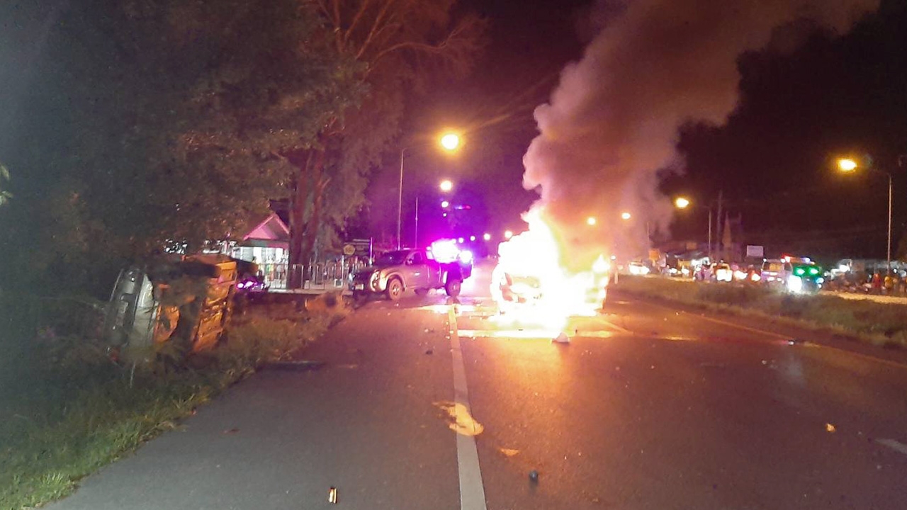 คืบ กระบะซิ่งชนรถงานศพพัง 9 คันรวด ที่เมืองคอน เสียชีวิตแล้ว 1 ราย