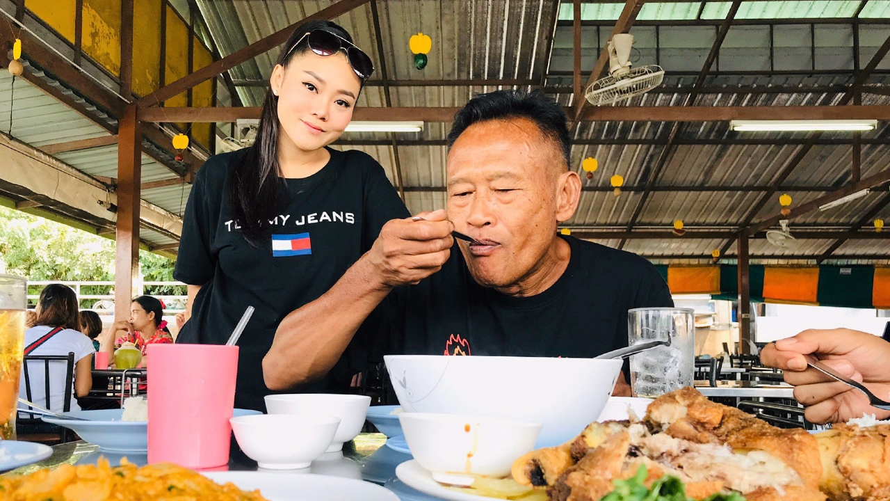 "หญิง ธิติกานต์" พาพ่อเข้าวัดทำบุญวันเกิด หวังส่งผลเอ็มวี "ล้างใจ" โดนใจแฟนๆ