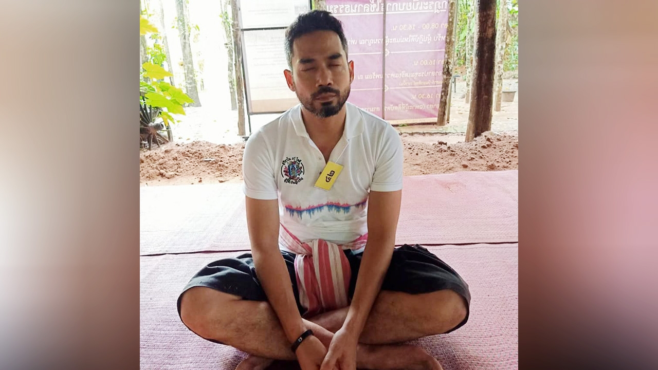 ตุ้ย ธีรภัทร์ ขอหลบพักใจ ไปนั่งสมาธิกลางป่าช้าฝึกจิตกับ "อาจารย์ใหญ่"