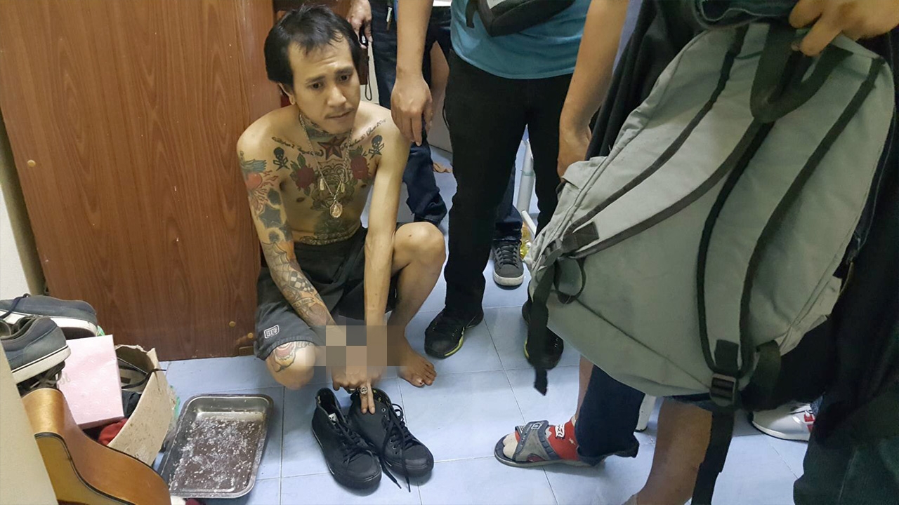 ผมมาปล้นไม่อยากทำร้าย จับแล้วโจรกรุงช็อตไฟฟ้าขู่ สาวร้านชำ