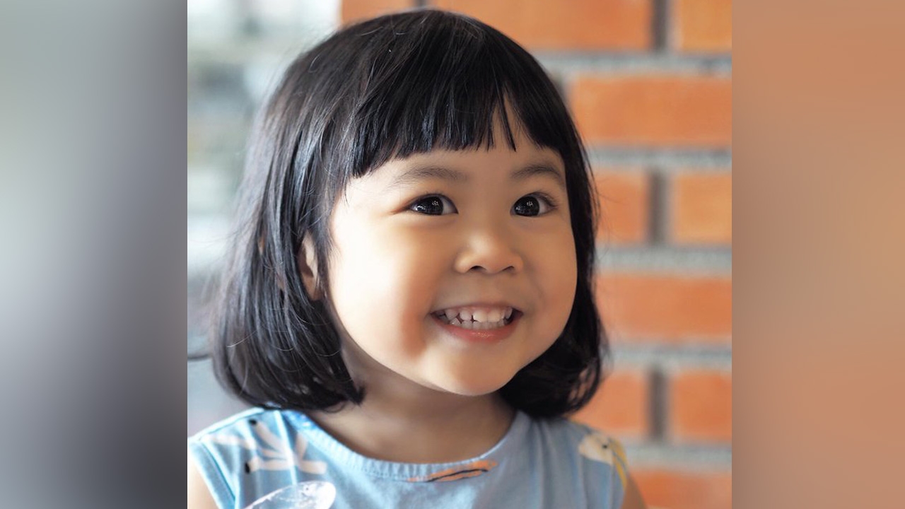 แห่ให้กำลังใจ น้องเรนนี่ ขวัญใจชาวเน็ต ปอดอักเสบ อาการดีขึ้นแล้ว