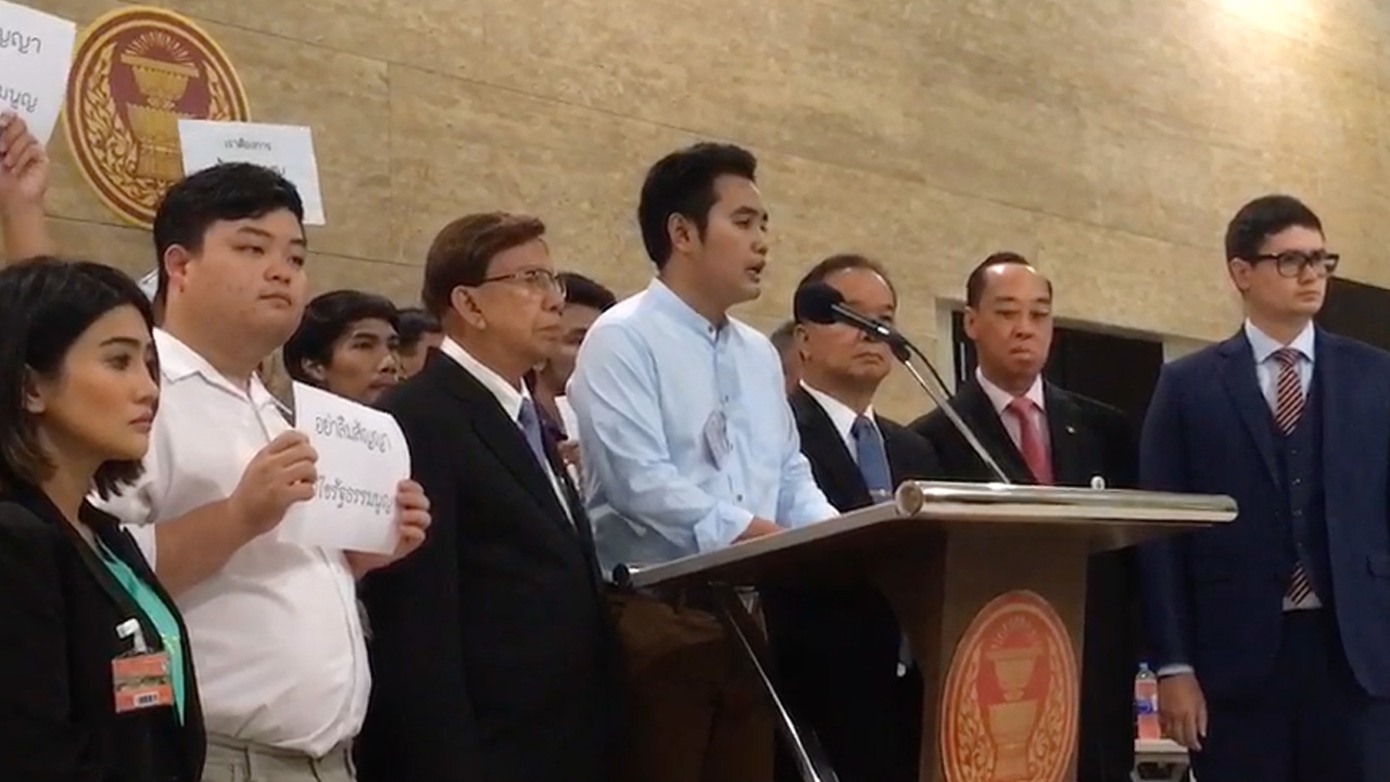 “โรม” ปลุกพลังประชาชนร่วมแก้รธน. ไร้ข้อสรุป"มาร์ค"นั่ง ปธ.กมธ.