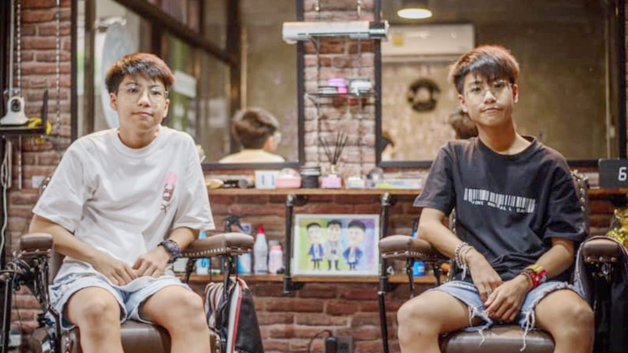 แต้ม เติ้ล 2 ไอดอลฝาแฝดวัยเพียง 15 เปิดร้านตัดผมชาย ฝีมือไม่ธรรมดา