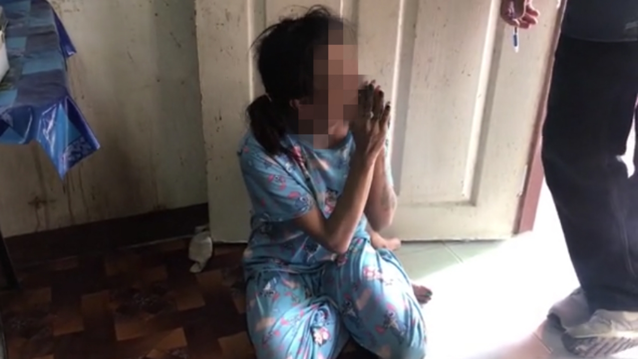 อนาถใจ แม่ทนไม่ไหว แจ้งจับลูกสาวขี้ยา ข่มขู่ ทำร้าย ไถเงินซื้อเสพ 