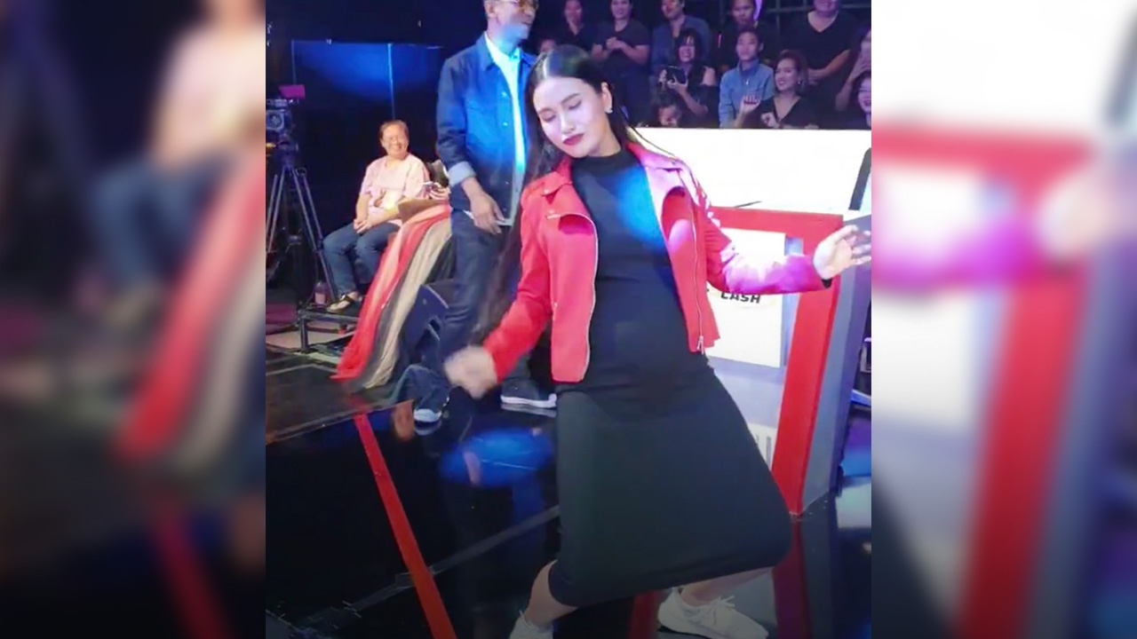 ใจเย็นก่อนแม่! ชมพู่ ก่อนบ่ายฯ อุ้มท้องแก่ใกล้คลอด โชว์สเต็ปแดนซ์ (คลิป)