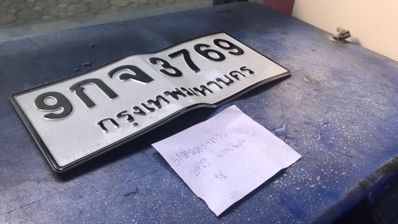 พบป้ายทะเบียนรถเศรษฐินี ซุกในส้วมสถานีรถไฟเชียงใหม่ คุมตัวคนทิ้งรถแล้ว