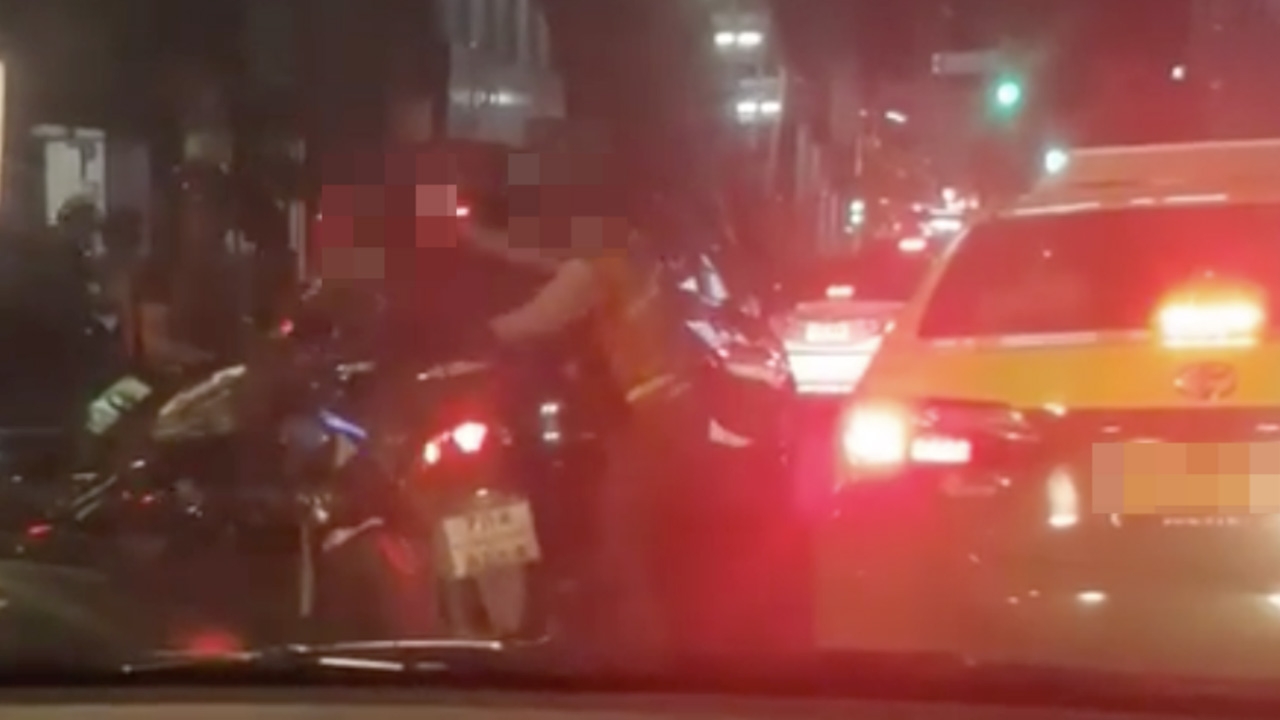 ดำเนินคดีทั้ง 2 ฝ่าย หนุ่มวินตบแกร็บไบค์ ให้ปากคำตำรวจคนละมุม