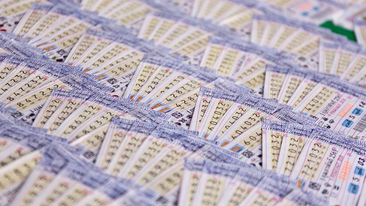 ลุยแผงหวยเชียงใหม่ คนขายบอก "เลขเด็ด" งวดนี้ไม่ธรรมดาหาซื้อไม่ได้แล้ว