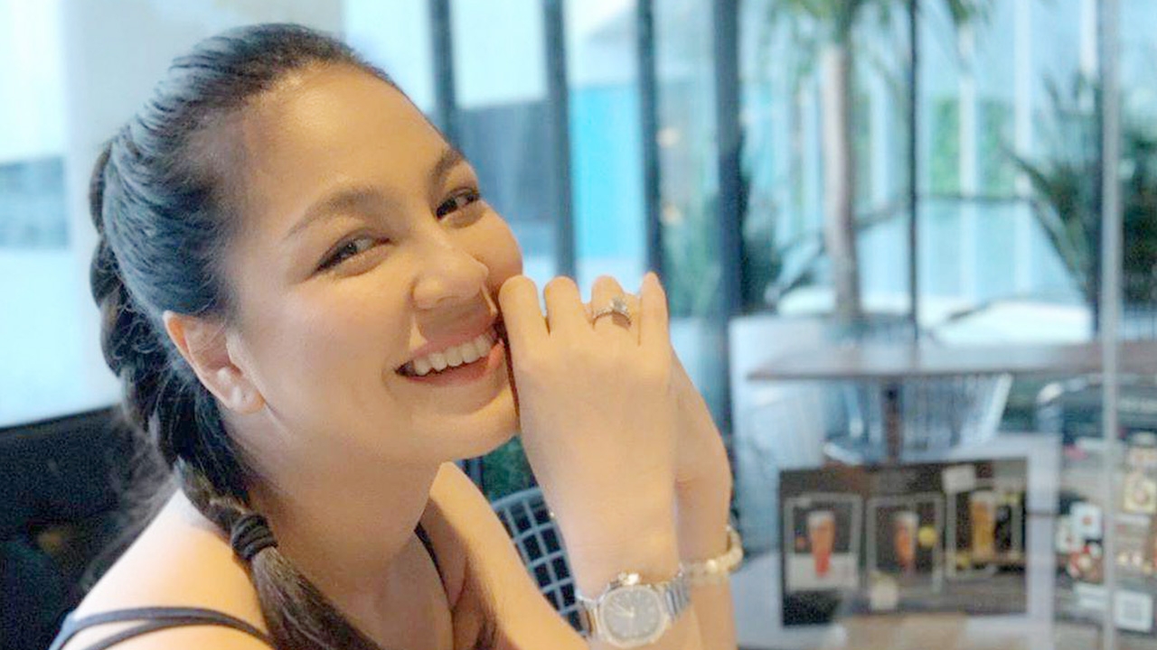 แฟนๆ ยินดี จอย ศิริลักษณ์ หลังโพสต์ภาพแหวน-มือแฟนหนุ่ม พร้อมเผยถึงรัก 9 ปี