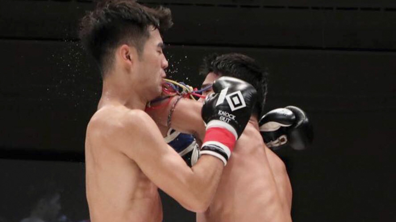 โคตรโหด "นักชกไทย" บุกน็อกกำปั้นญี่ปุ่น ร่วงคาเวที (คลิป)