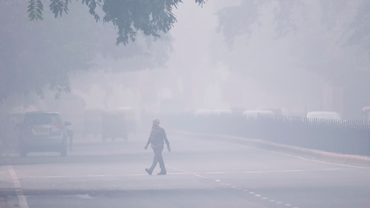 อินเดีย งัดมาตรการสลับรถวิ่ง ฝุ่นพิษ PM2.5กระฉูด สูงเกินมาตรฐาน 10 เท่า