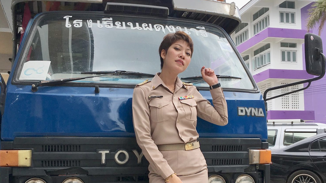 "คุณครูขวัญ" สอนสนุกมาก ทั้งเต้นทั้งร้องโดนใจเด็กศิลป์ฝรั่งเศส (คลิป)