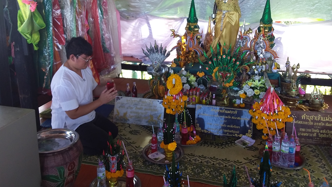 พ่อจ้ำเกาะเจ้าแม่นาคีไปเข้าฝันคอหวยให้มาหา เผยเลขเด็ดน้ำมนต์ขันสุดท้าย