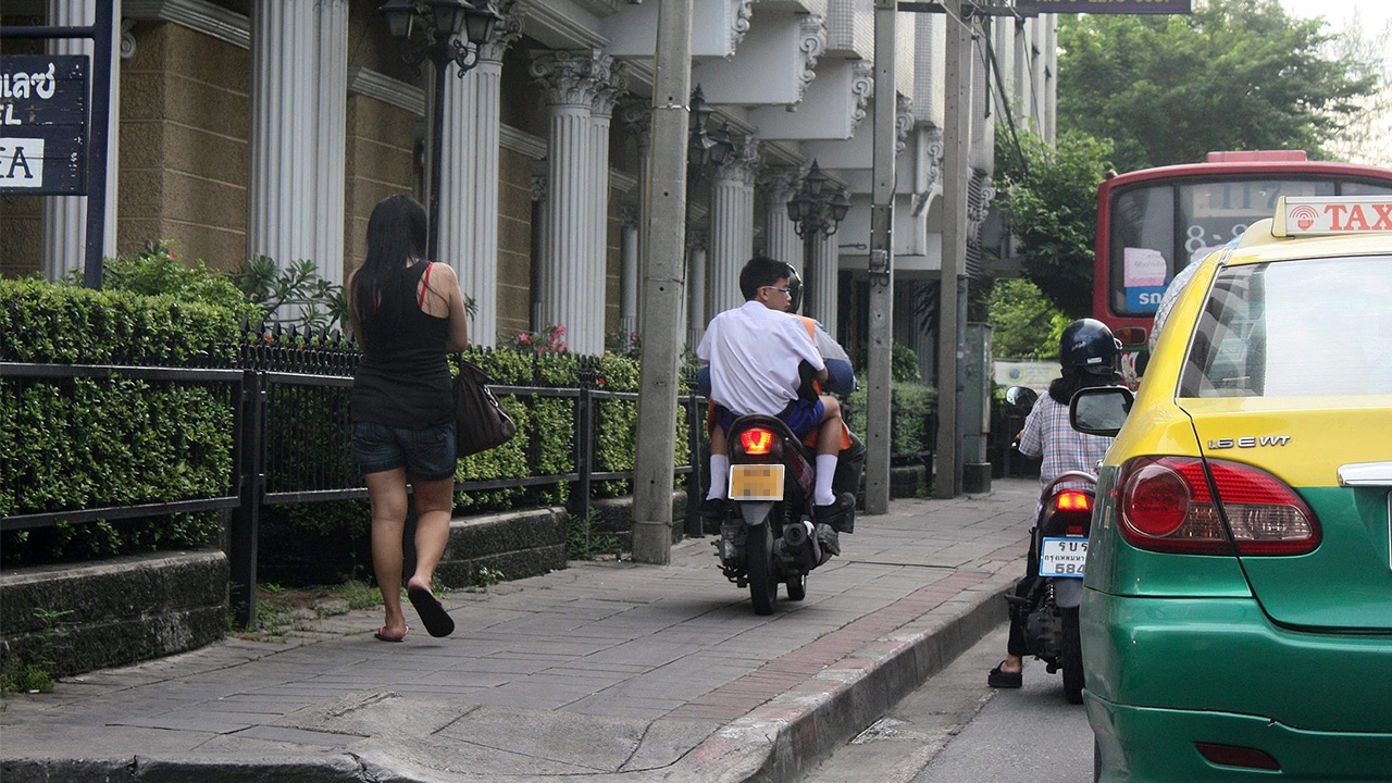 เพิ่มเหตุเพิกถอนวิน ลงโทษขี่บนทางเท้า