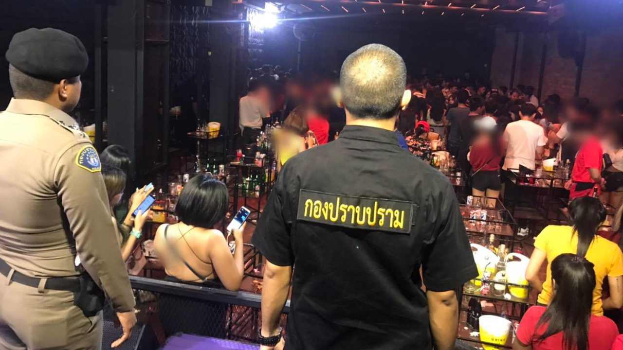 กองปราบลุยจับเธคหาดใหญ่ พบย่ามใจ ปล่อยเด็กเข้าไปดิ้น-มั่วยา 