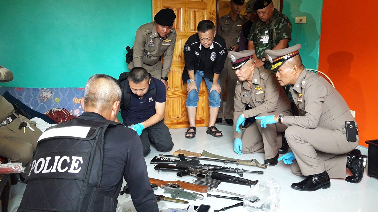 จับอดีตนร.ช่างทหาร ยิงปืนขึ้นฟ้า เข้าค้นบ้านพบ M16 กระสุนอื้อ