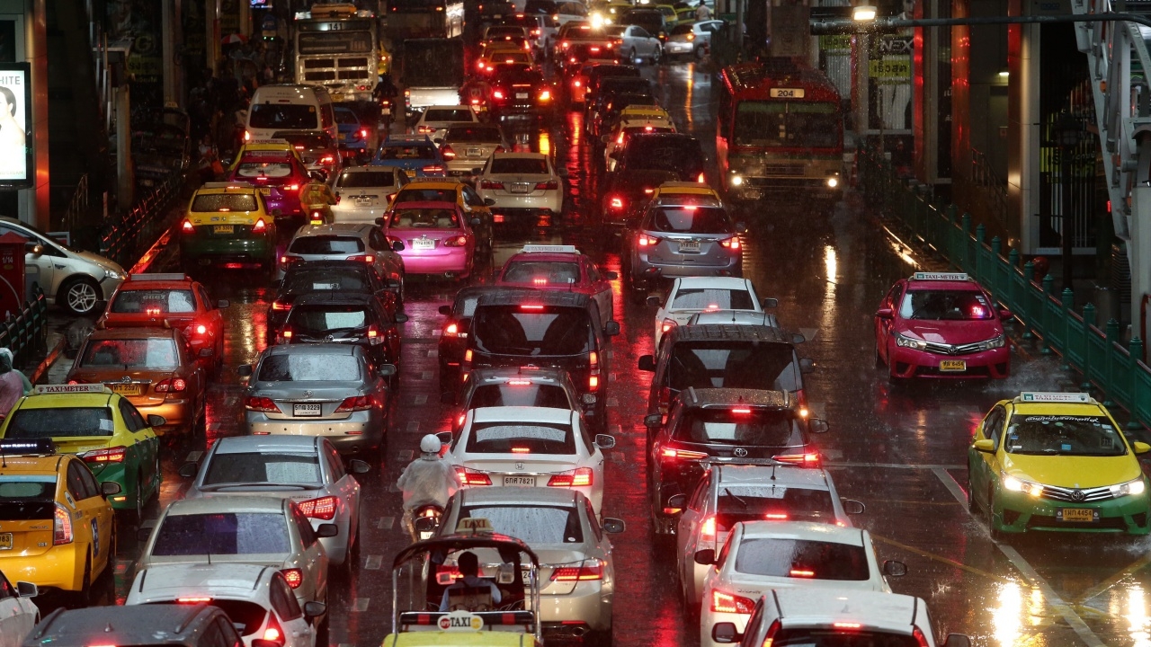 ไทยฝนลดแต่ยังตกหนักบางแห่ง กทม.มีฝนร้อยละ 60 ของพื้นที่