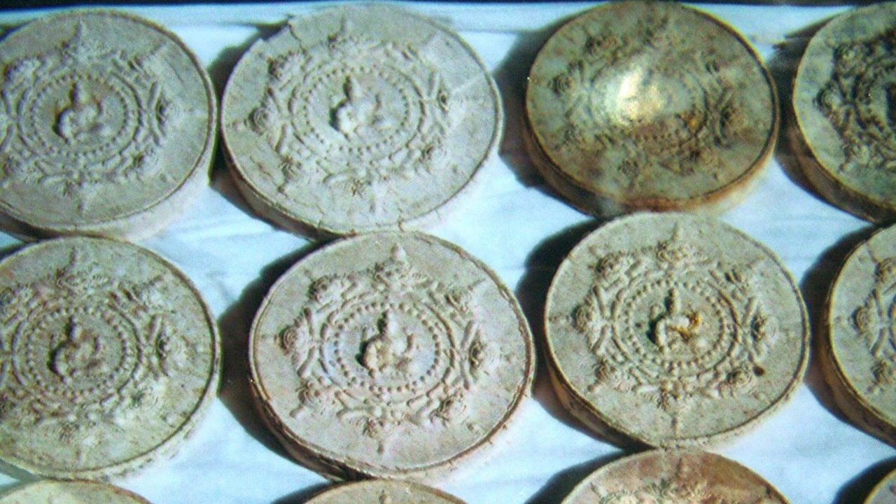 เปิดเซฟพ่อท่านหงบ พบ "จตุคามรามเทพ" รุ่นแรกปี 30 วัตถุมงคลต้นฉบับอื้อ