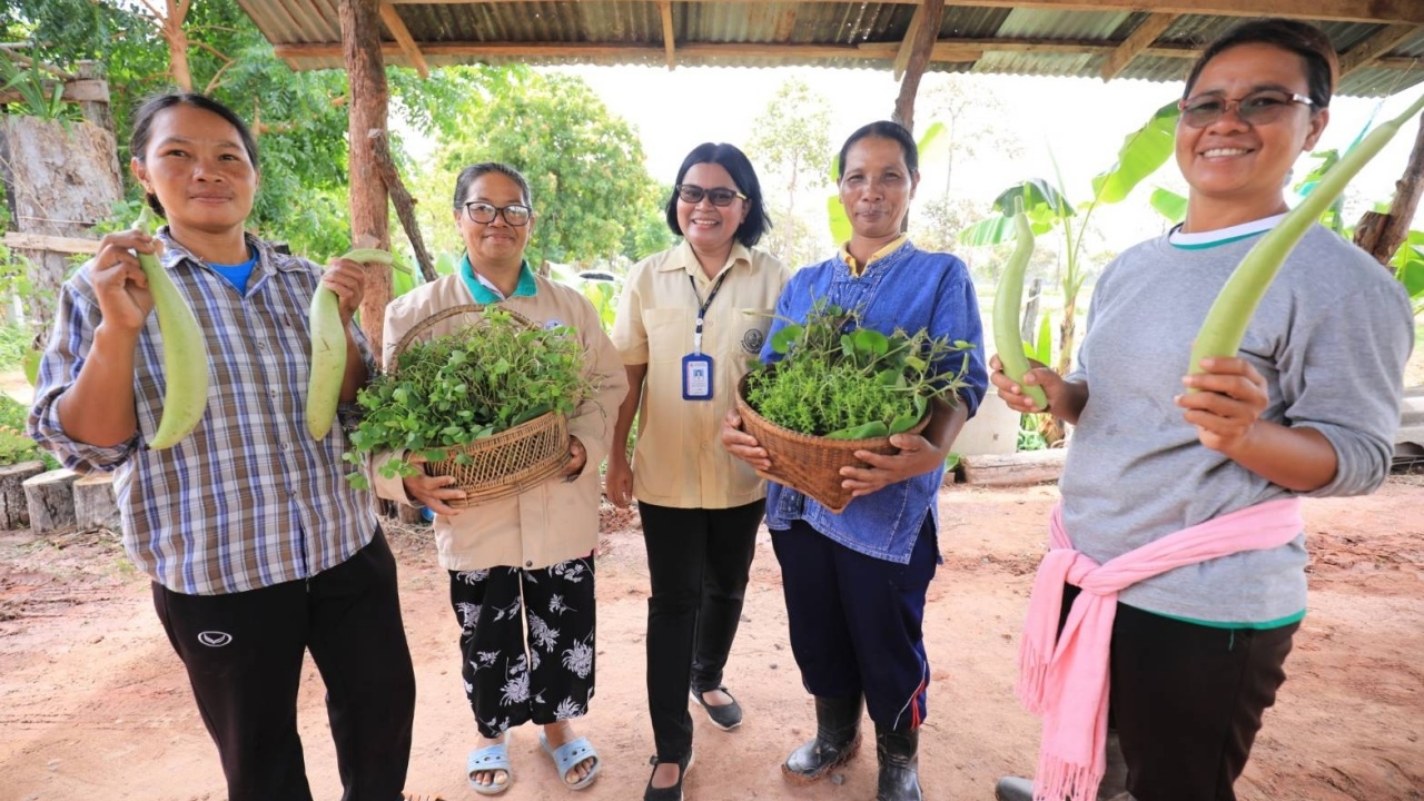 ปรับเปลี่ยนพื้นที่ไม่เหมาะสมเป็นเกษตรผสมผสาน สร้างรายได้ตลอดปี