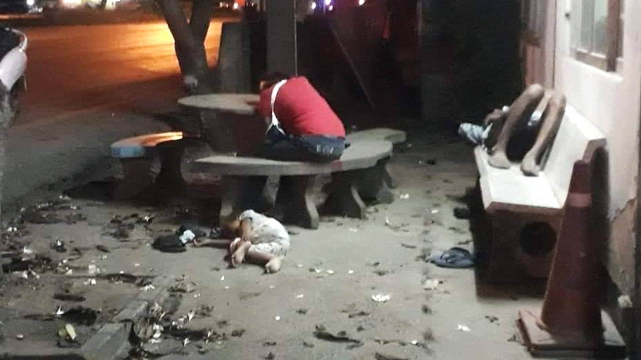 สลดแม่แขนหัก พ่อไหปลาร้าร้าวตกงานคู่ พาลูกน้อยนอนข้างถนน อดข้าว 2 วัน