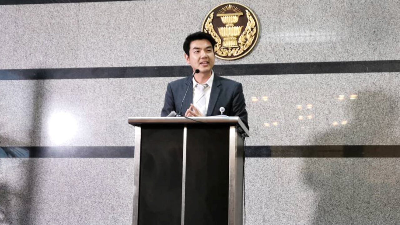 "ปิยบุตร" ขอ ปชช.จับตาการทำงาน ศาลรธน. 32 ส.ส.จะหยุดทำหน้าที่หรือไม่