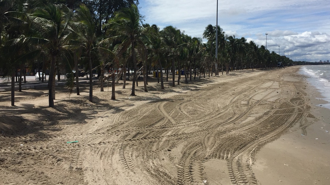 หาดบางแสนเงียบเหงา ผู้ประกอบการพร้อมใจปิดร้านส่ง "กำนันเป๊าะ" ครั้งสุดท้าย