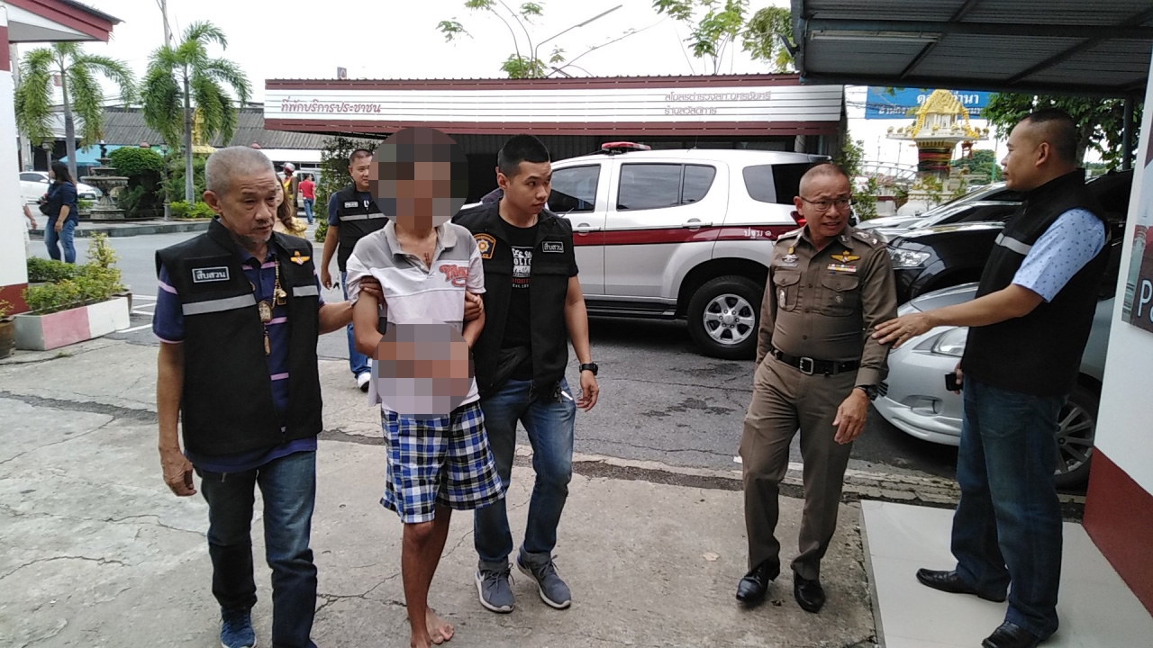 ผู้การนครปฐมแถลงจับลูกเลี้ยงเอามีดฟันพ่อเลี้ยงดับ เหตุเอาจยย.พ่วงตากฝน