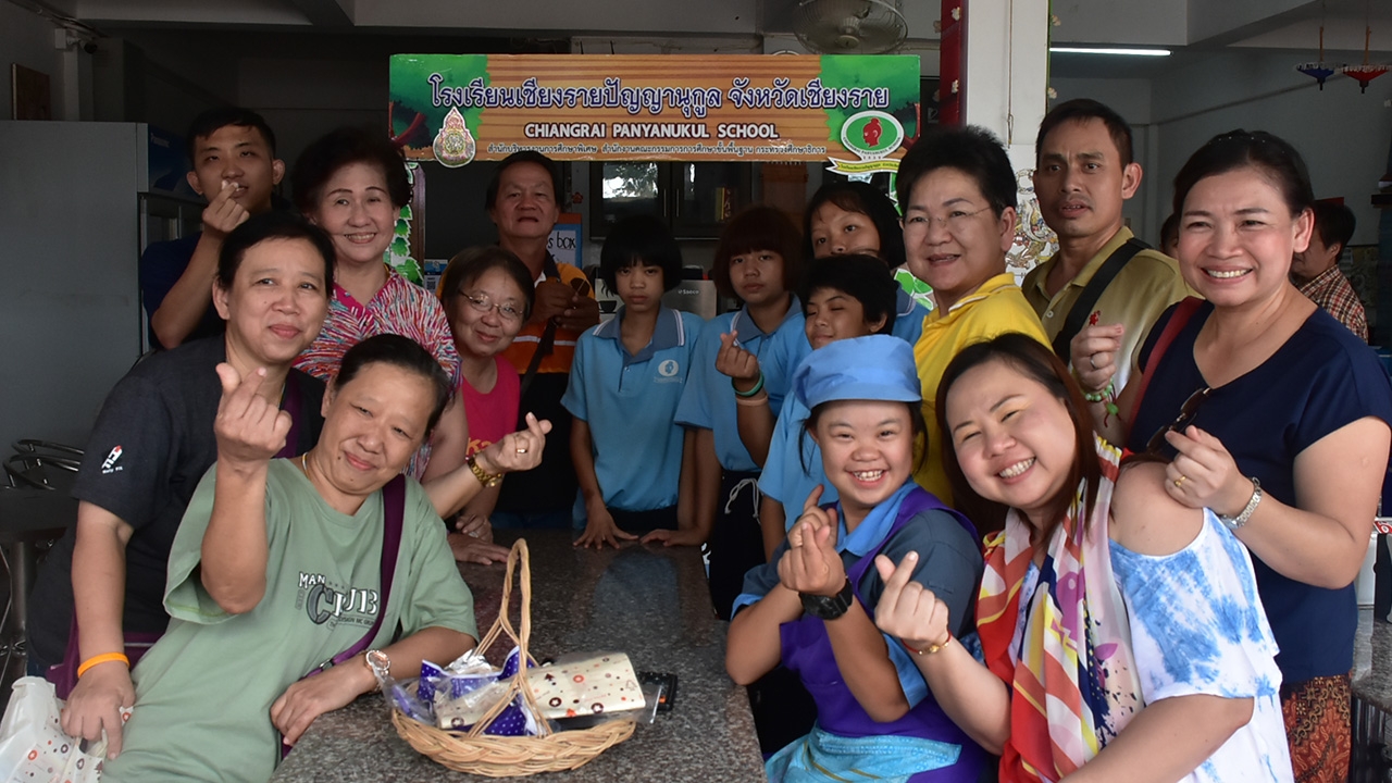 กาแฟเด็กพิเศษเชียงราย ลูกค้าเริ่มมาเข้าร้านแน่น ชงกาแฟจนเครื่องพัง 